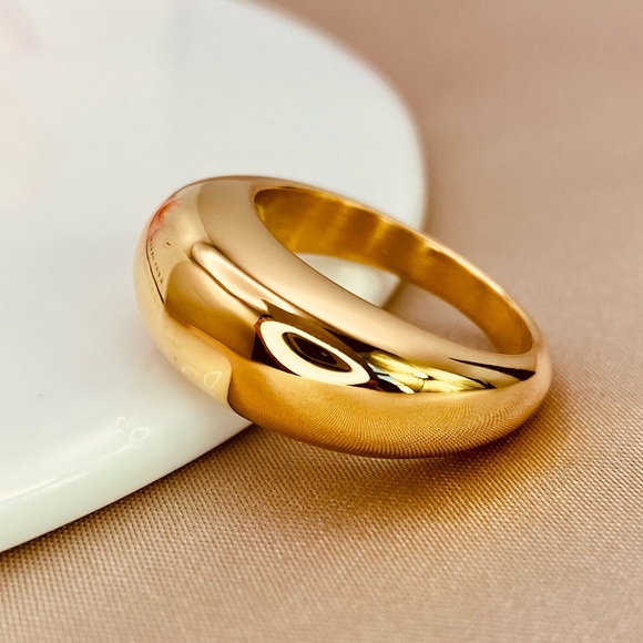 Luzy Jewelry Jewelry - Minimalist Glossy Elevated Hiphop Design Ring in Gold